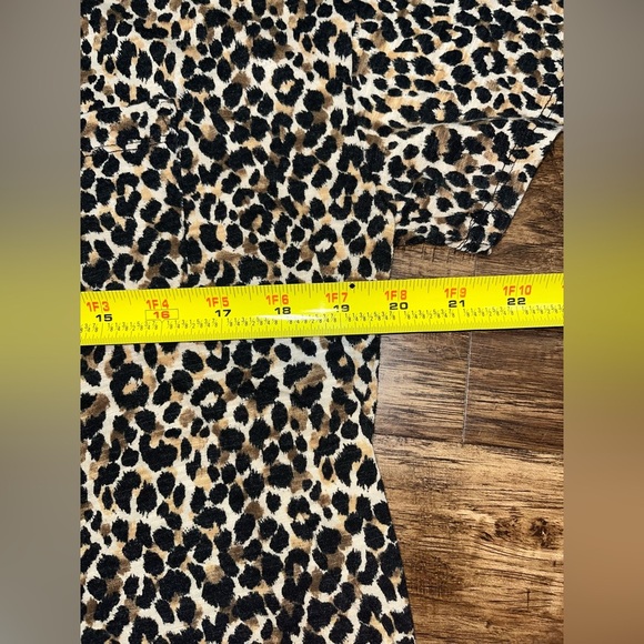 Old Navy Pocket Tee Size Medium - Picture 5 of 9